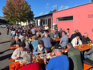 Außenbewirtung bei schönstem Herbstwetter